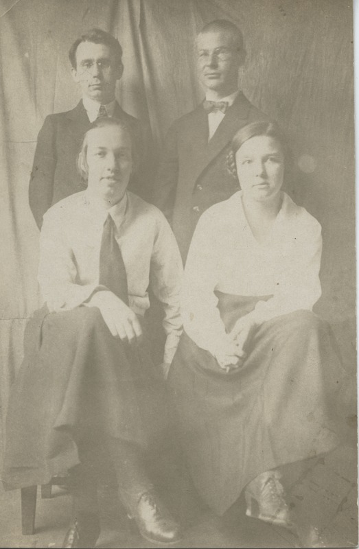 Pallase joonistusõpetajate kursuse I lennu lõpetajad 1922. a.