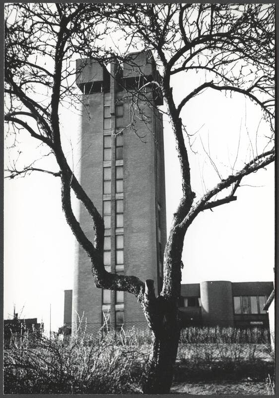 foto, Viljandi, Riia mnt 6, tuletõrjehoone, torn, aprill 1982, foto E. Veliste