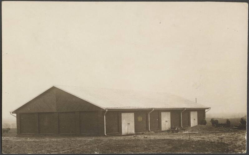 fotopostkaart, Viljandi, Männimäe, suurtükiväeosa hoone, u 1930, foto A. Järvekülg
