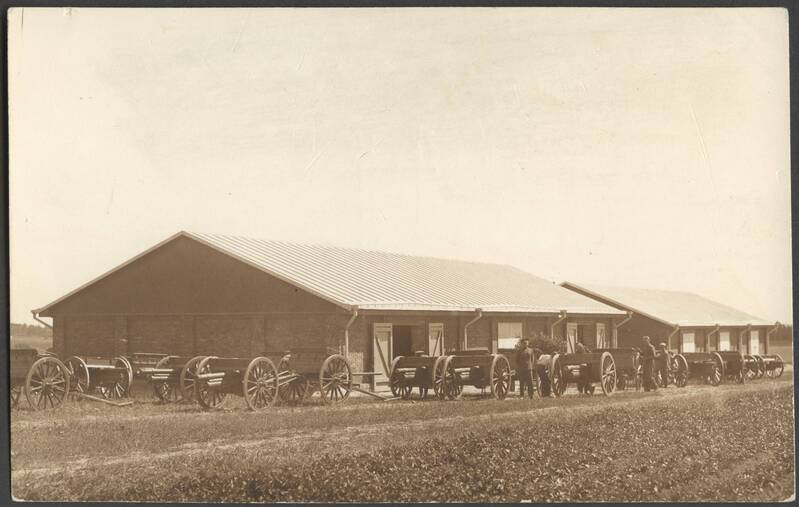 fotopostkaart, Viljandi, Männimäe, suurtükiväeosa hooned, u 1930, foto A. Järvekülg