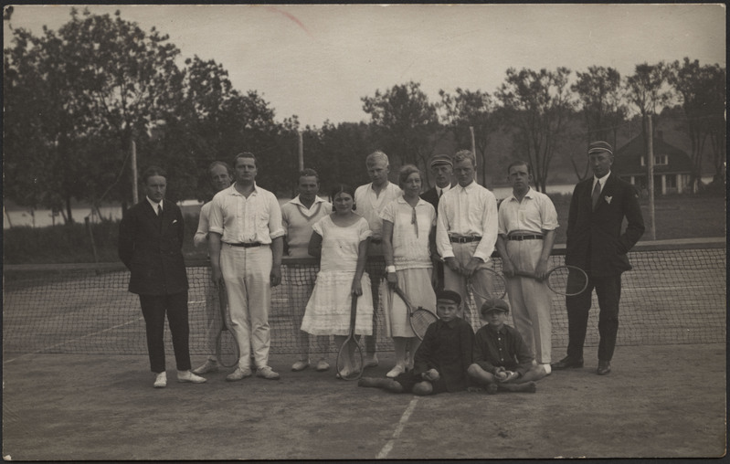 fotopostkaart, Viljandi, tenniseväljak, tennisistid, grupp, spordiklubi, järv, 22.06.1929
