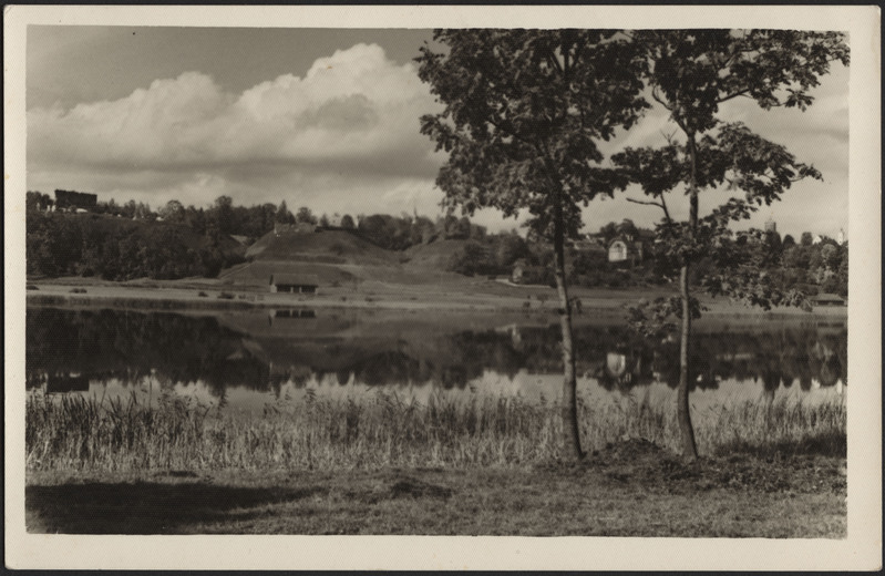 fotopostkaart, Viljandi, mõlemad kaldad, lossimäed, hooned mäeveerul, u 1935