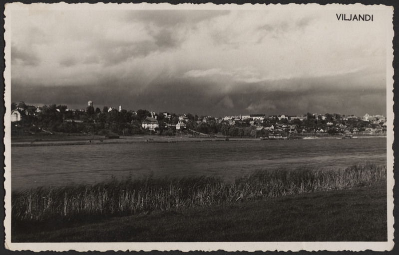 fotopostkaart, Viljandi, vastaskallas, järv, mäeveerul linnamajad, u 1932, foto M. Teng?