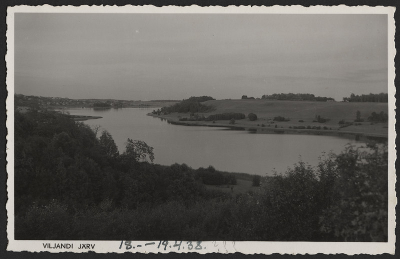 fotopostkaart, Viljandi, järv, mõlemad kaldad, linna majad mäeveerul, Männimäe poolt, u 1932