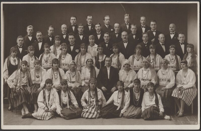 fotopostkaart, segakoor Koit, dirigent J. Seer, , rahvarõivastes naised, kultuuriseltsi "Koit" 60. aastapäev, 1929