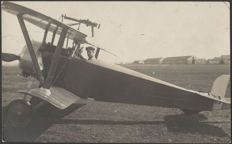 fotopostkaart, sõjaväelennuk, biplaan, lendur kabiinis, u 1925