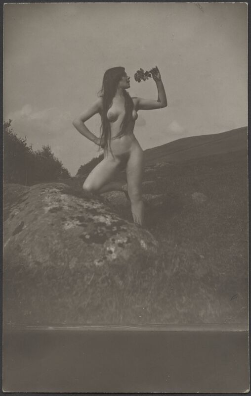 fotopostkaart, aktifoto, naine looduses, u 1925