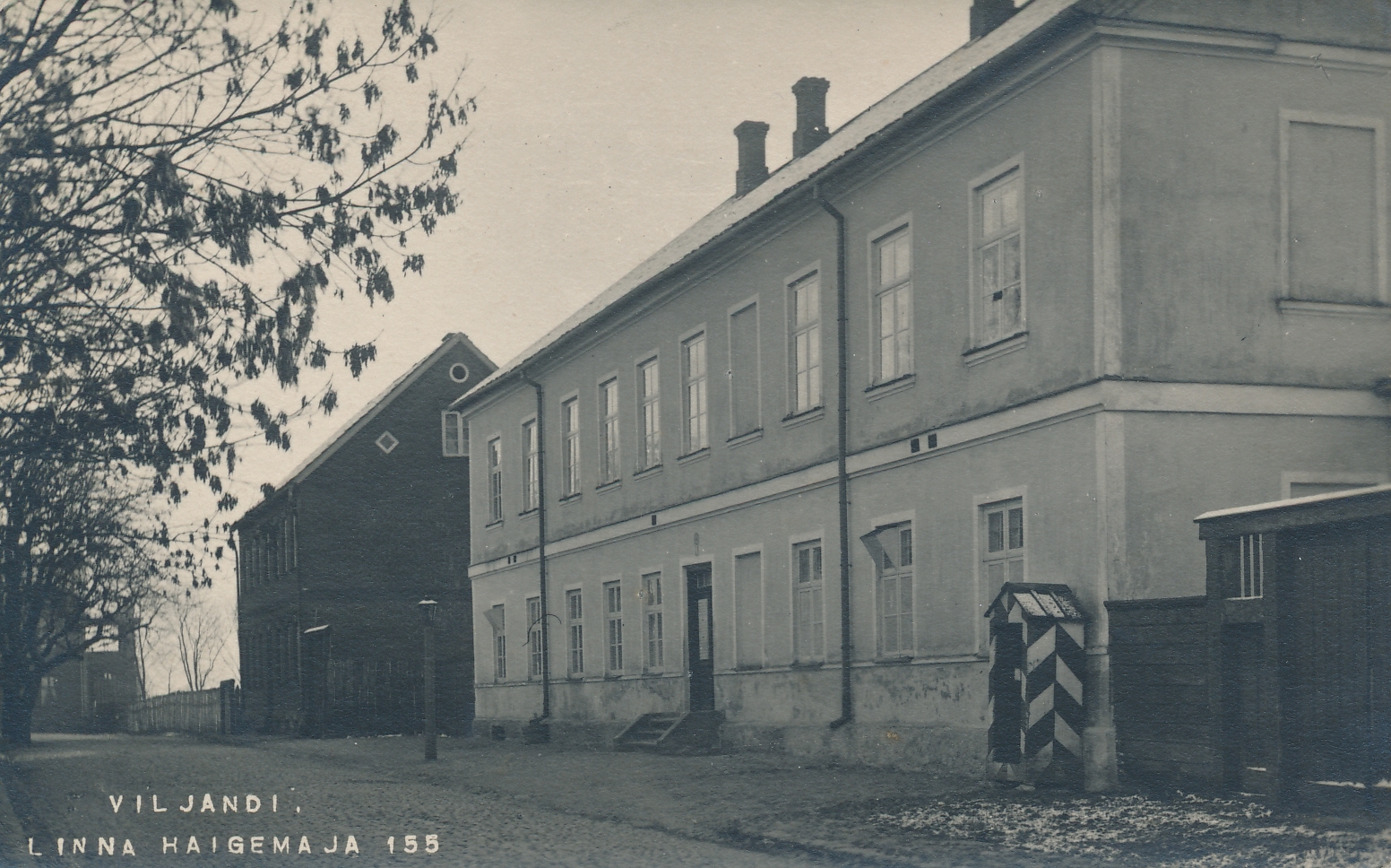 foto Viljandi, Väike tn 6, haigla (avati 1864), vahiputka (valveputka) u 1905 foto J.Riet