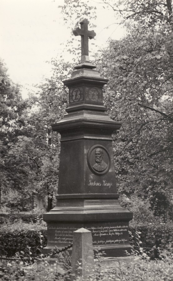 Janis Cimze monument Luke kalmistul