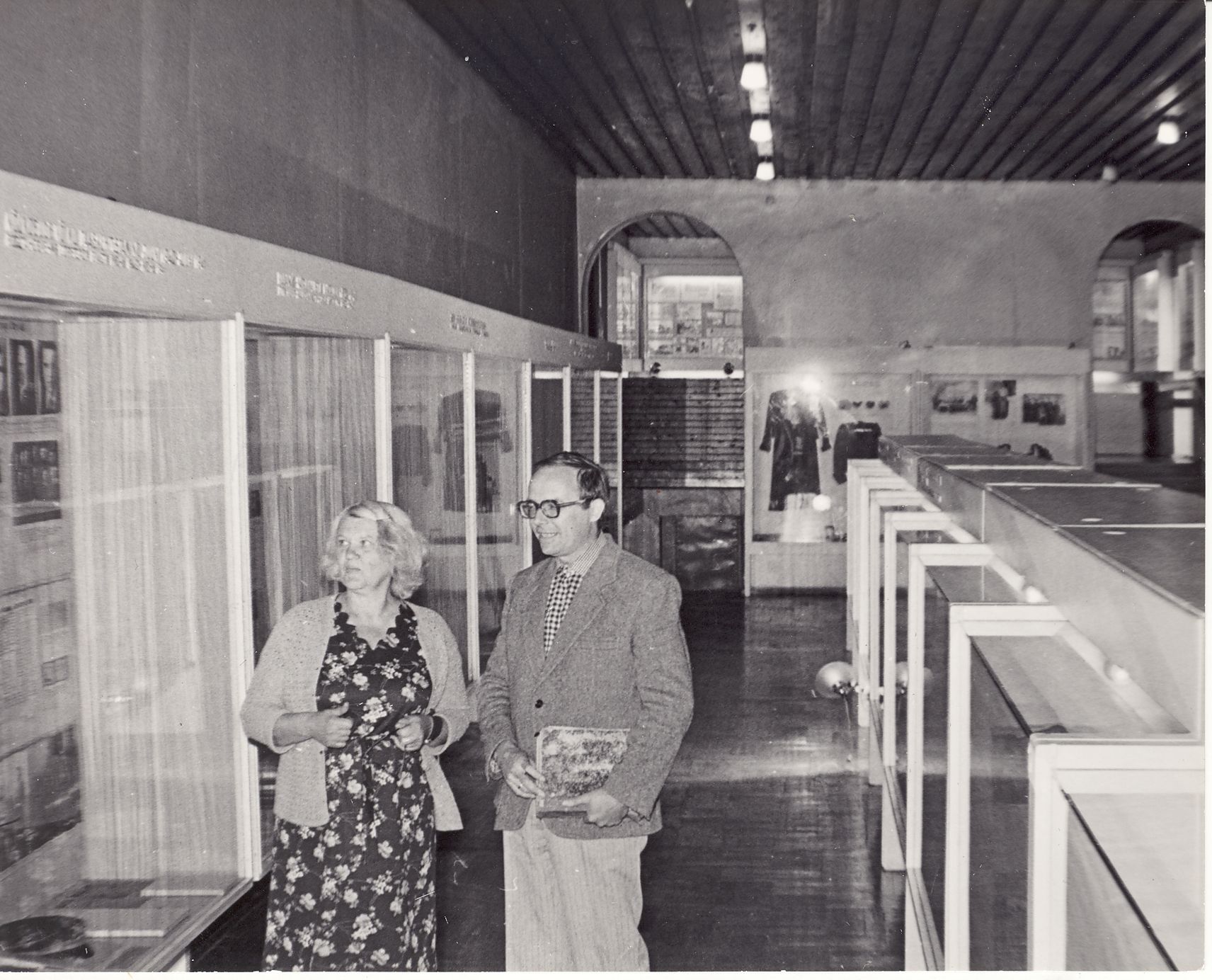K. Leht ja J. Ojamaa Valga Koduloomuuseumi ajaloosaalis