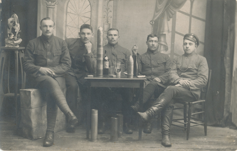 Ado Mumm koos kaaslastega I maailmasõja ajal