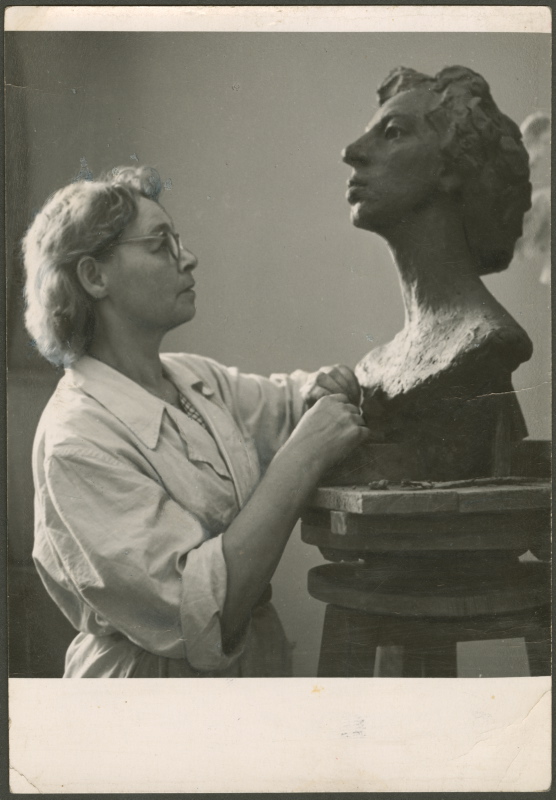 Skulptor Lydia Laas modelleerimas