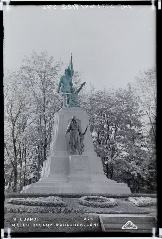 fotonegatiiv, Viljandi, Vabadussõja mälestussammas, u 1928, foto J. Riet