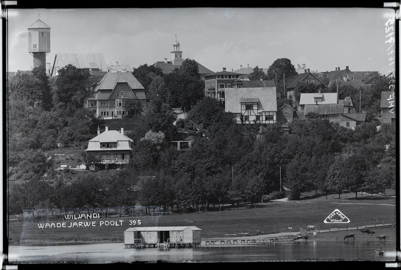 fotonegatiiv, Viljandi järv, supelmaja, keskel Trepimägi ja villad, taga veetorn, raekoda u 1926, foto J. Riet