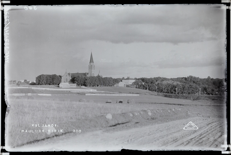 fotonegatiiv, Viljandi, ees Paala tee, Valuoja org, Pauluse kirik, u 1924, foto J. Riet