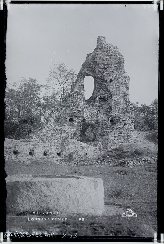 fotonegatiiv, Viljandi lossimäed, Kaevumägi, kaev, Mungamüür, u 1920, foto J. Riet