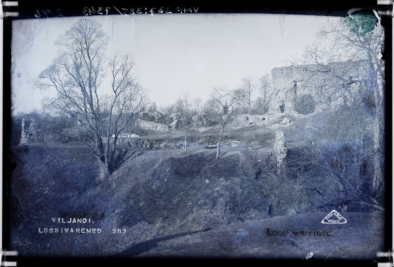 fotonegatiiv, Viljandi lossimäed, Kaevumägi, vaade II Kirsimäe järve poolselt nõlvalt, u 1920, foto J. Riet