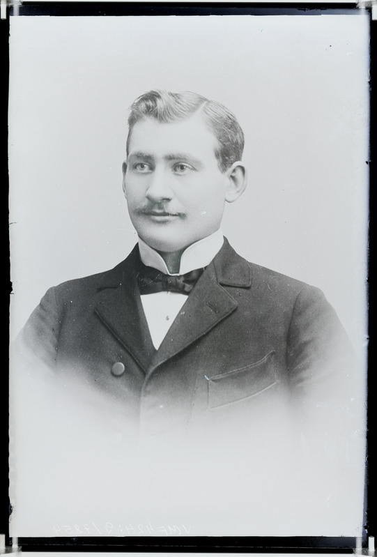 fotonegatiiv, Jaak Puhk ?, mees, koopia 1904 foto J.Riet