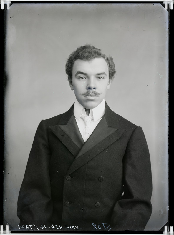 fotonegatiiv, Trofimov, mees, rinnaportree 1905 foto J.Riet