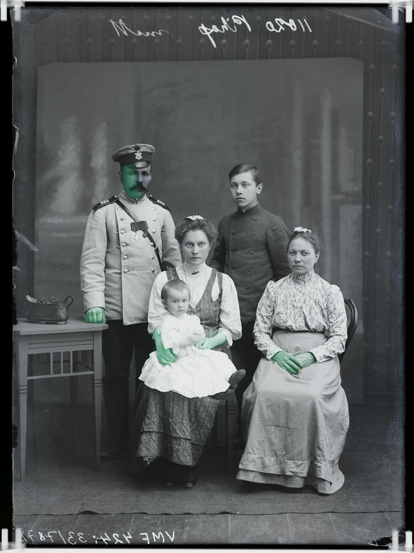 fotonegatiiv, Pihap, pere, 5 inimest 1910 foto J.Riet