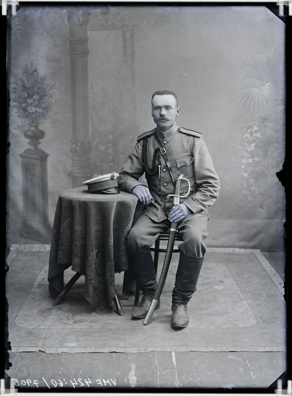 fotonegatiiv, Peterson, mees, täisportree, sõjaväevorm, mõõk, 1908 foto J.Riet