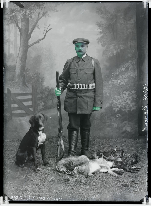 fotonegatiiv, Pangul, jahimees, koer, saak, täisportree 1911 foto J.Riet