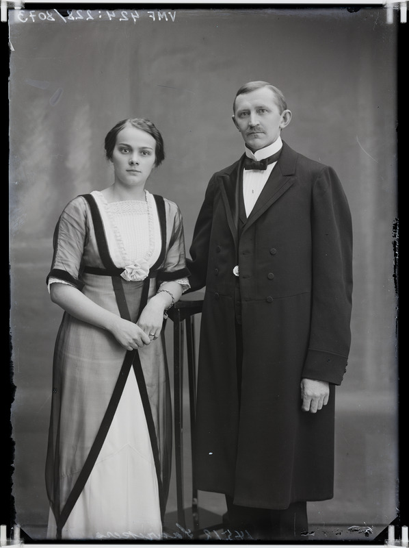 fotonegatiiv, Peet Saarepera (notar) abikaasaga, 4/5 portree 1913 foto J. Riet