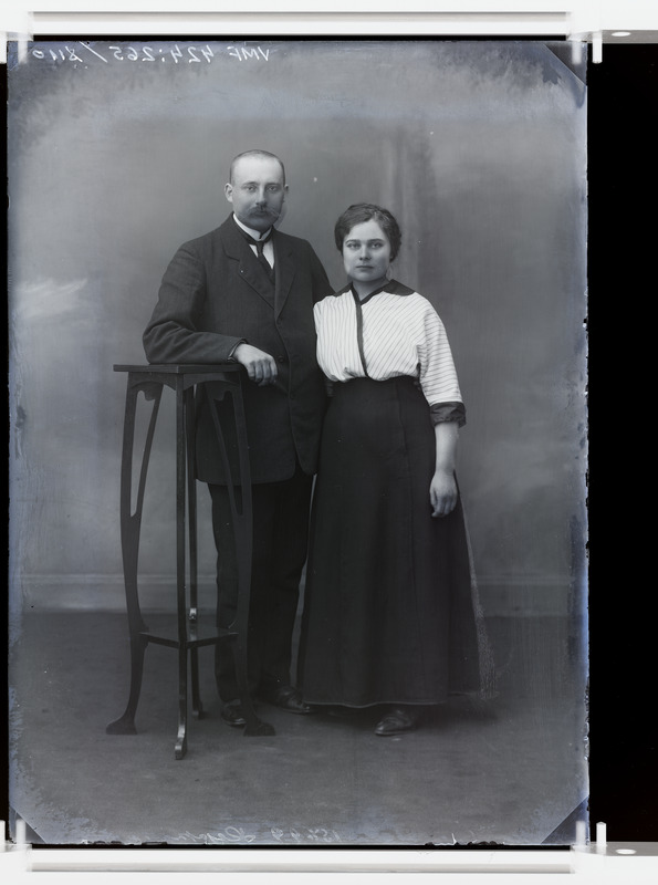 fotonegatiiv, Hans ja Anna Leppik (?) Holstrest, 1914 foto J. Riet