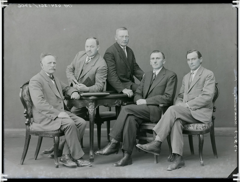 fotonegatiiv, Viljandi Maavalitsus, grupp, sh maavanem H.Lauri, u 1932 foto J.Riet