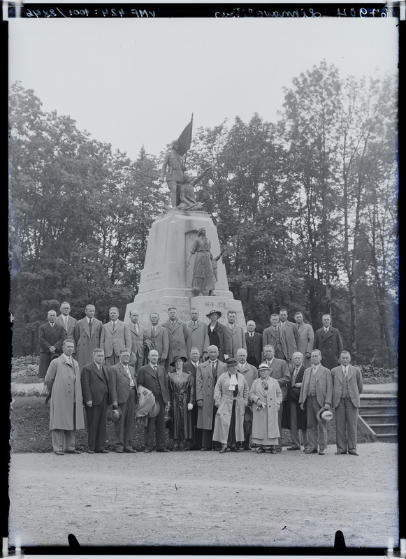 fotonegatiiv, Viljandi Linnavalitsus'e liikmed, külalised, ,Vabadussõja mälestussammas, 1937 foto J.Riet
