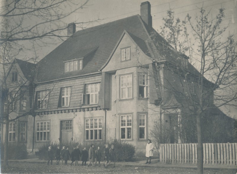 foto, Viljandi lastekodu u 1947, V. Kingissepa tn 56 (A. Maramaa pst 14)