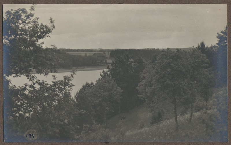 foto albumis, Viljandi, Sammuli Männimäe alt, u 1915, foto J. Riet