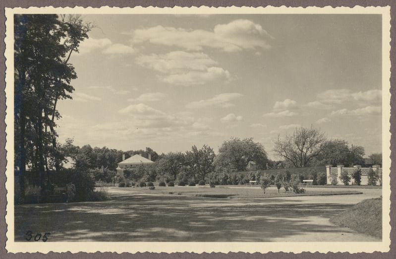 foto albumis, Viljandi, haljasala Vabadusplatsi kõrval (läänes), u 1935, foto J. Riet