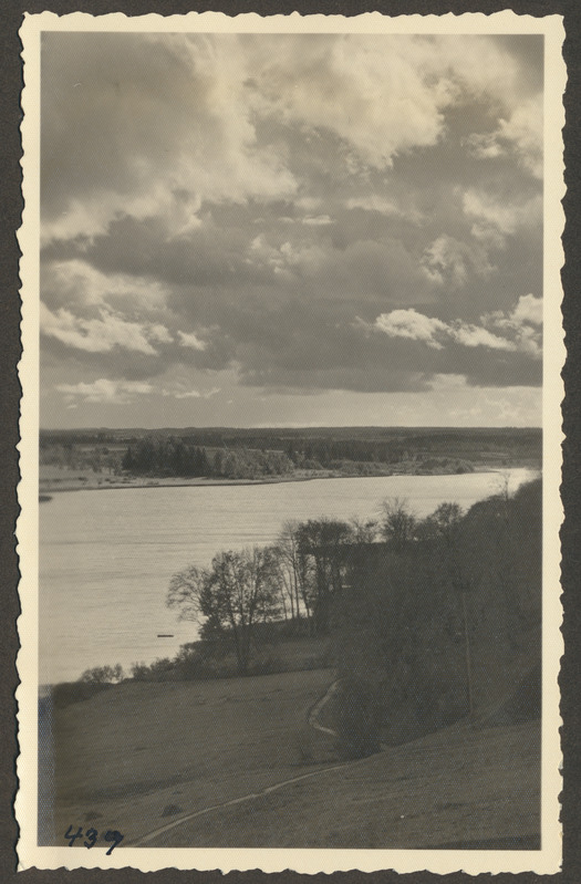 foto albumis, Viljandi, järv Huntaugu mäelt (?), 1930, foto J. Riet
