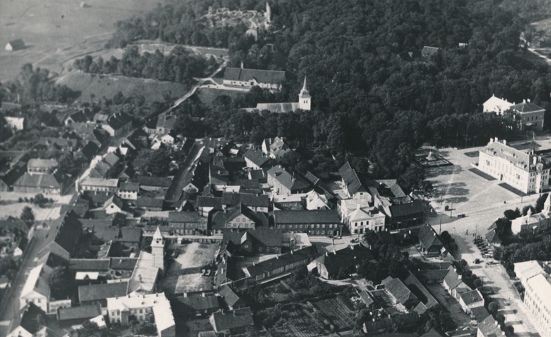 fotokoopia, Viljandi, üldvaade, vanalinn (Lossi, Väike-Turu, Kauba ja Sepa tn ümbrus, Vabaduse plats, lossimäed) aerofoto, u 1930