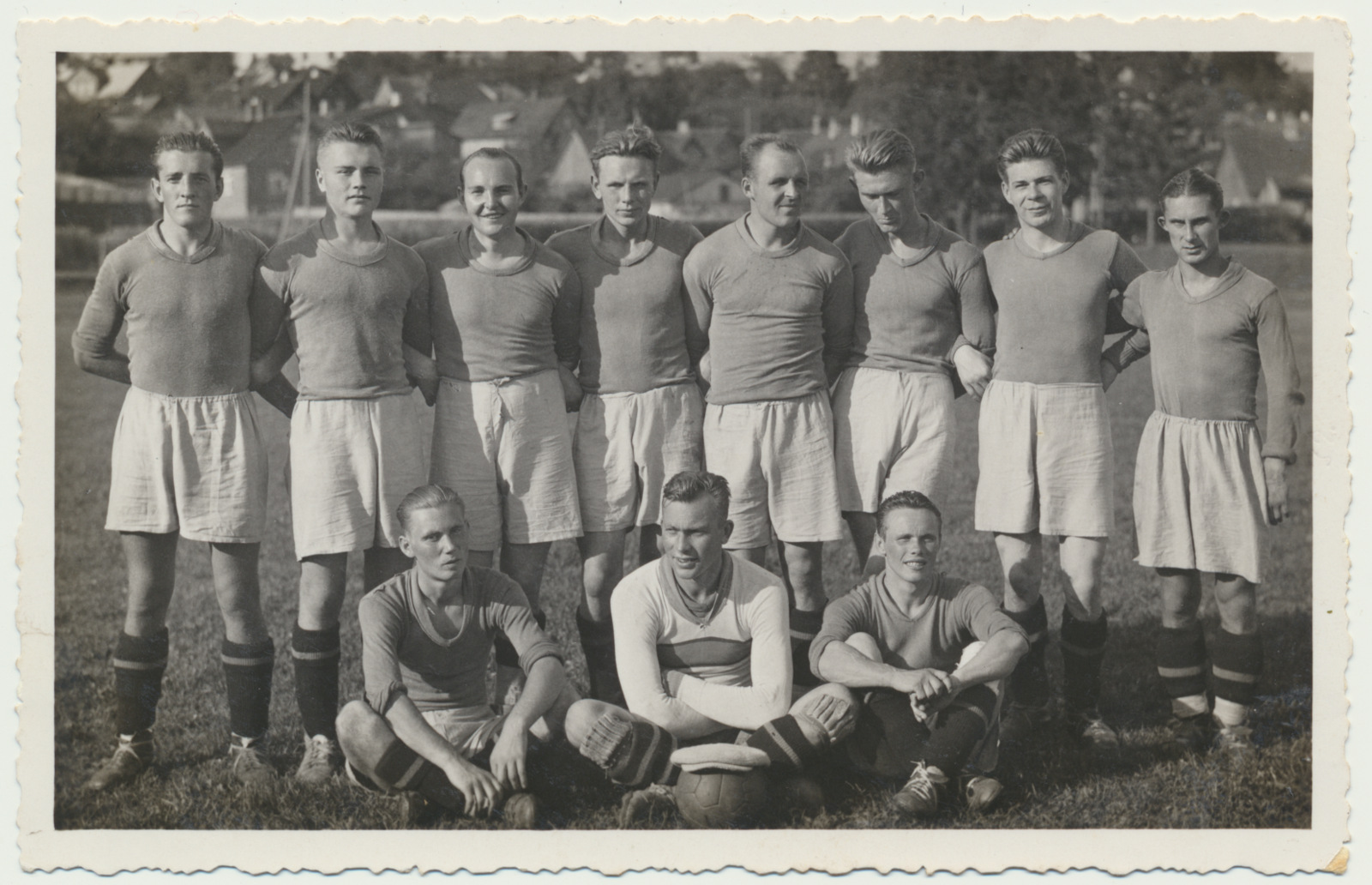 foto, Viljandi, spordiseltsi Tulevik jalgpallurid staadionil 1937, foto E. Rang