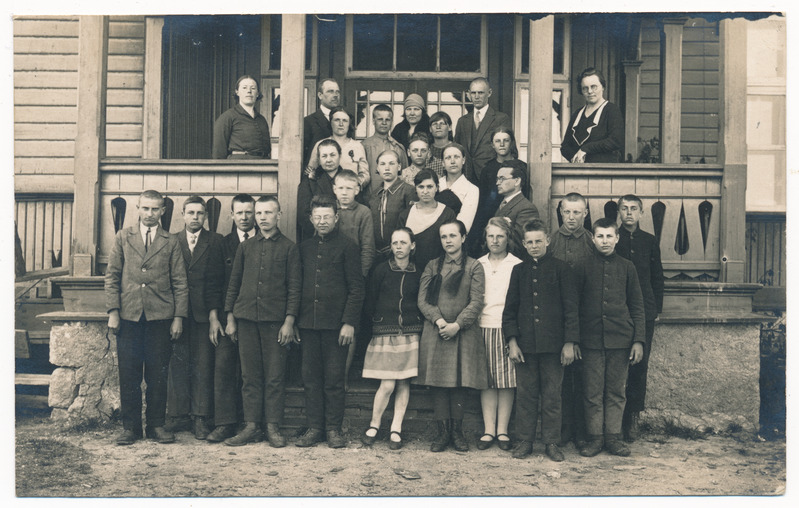 foto, Suure-Jaani khk, grupp õpilasi ja õpetajaid Kildu kooli trepil, mai 1931