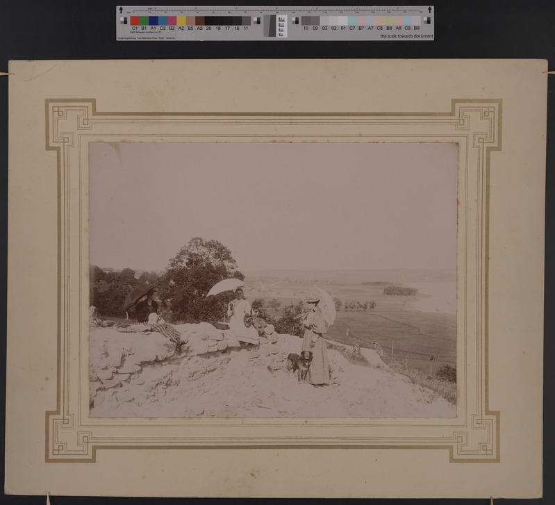 foto papil Viljandi lossimäed, järv, grupp, päevavarjud, 1896 VII, foto Jüri Palitser