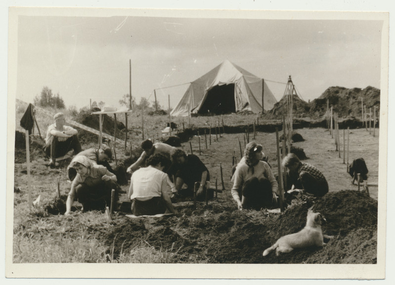 foto Kolga-Jaani khk Lalsi kn Siimussaare arheoloogilised väljakaevamised 1962 foto U. Roosimaa