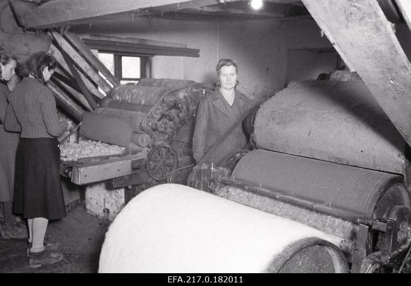 Whippy crawling machine Paide flour and wool boiler.