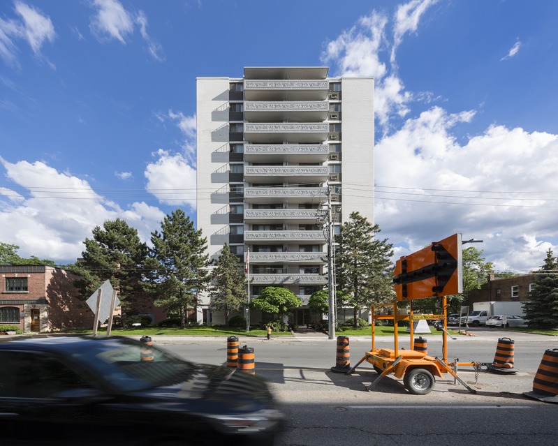 Korterelamu 411 Eglinton Ave E Torontos. Välis-Eesti arhitekt Uno Prii