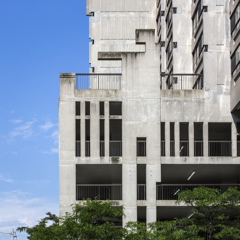 Toronto lastehaigla õdede ühiselamu 77 Elm St. Betoonist skulptuur. Välis-Eesti arhitekt Uno Prii