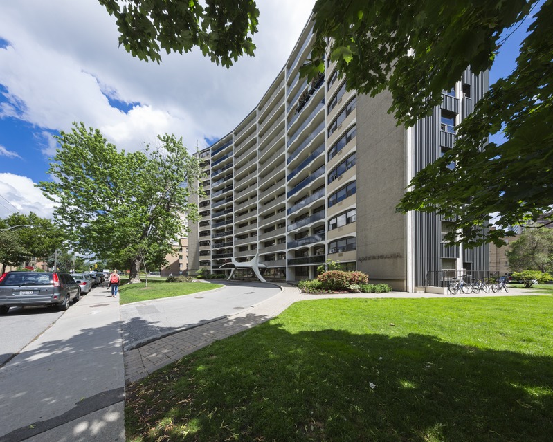 Korterelamu 141 Erskine Ave Torontos. Välis-Eesti arhitekt Uno Prii