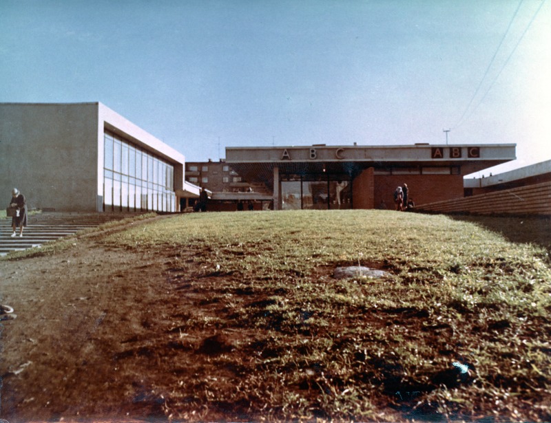 Mustamäe V mikrorajooni keskus, nn ABC-5. Arhitektid Peep Jänes ja Arpad Andreller