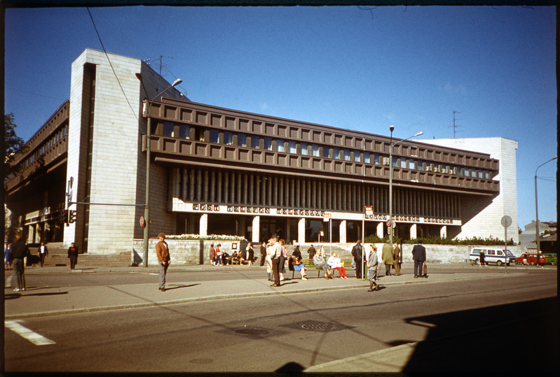 Tallinna peapostkontor / postimaja, Narva mnt 1. Arhitektid Raine Karp ja Mati Raigna