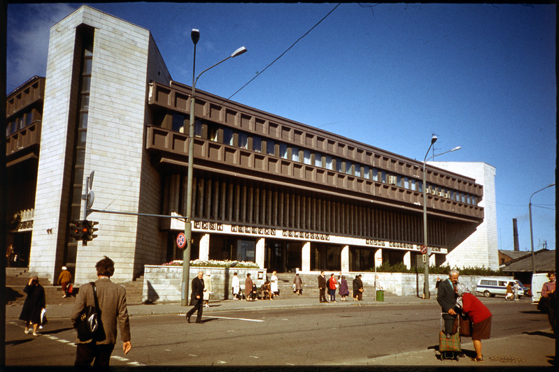 Tallinna peapostkontor / postimaja, Narva mnt 1. Arhitektid Raine Karp ja Mati Raigna