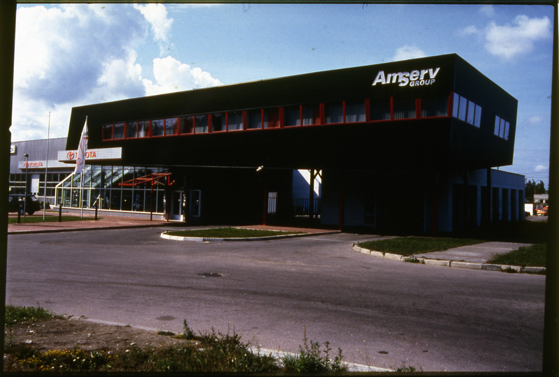 Toyota automüügisalong / Amserv Group büroohoone Järvel. Arhitekt Raivo Puusepp