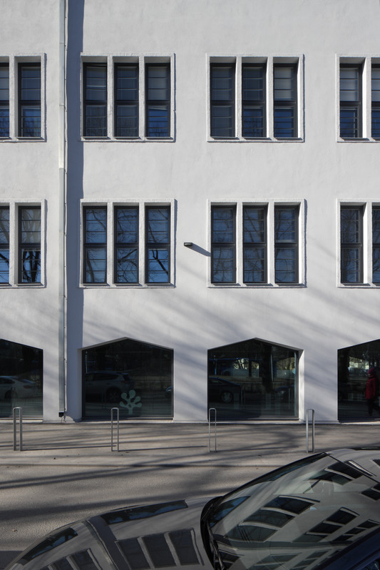 Eesti Kunstiakadeemia uus hoone, endine tehas Rauaniit, hiljem Punane Koit. Fassaadi fragment. Kuu Arhitektid / Eugen Habermann