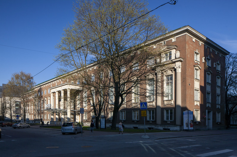 Sakala 3 teatrimaja / kaitseministeeriumi hoone, endine ohvitseride kasiino. Arhitekt Edgar Kuusik