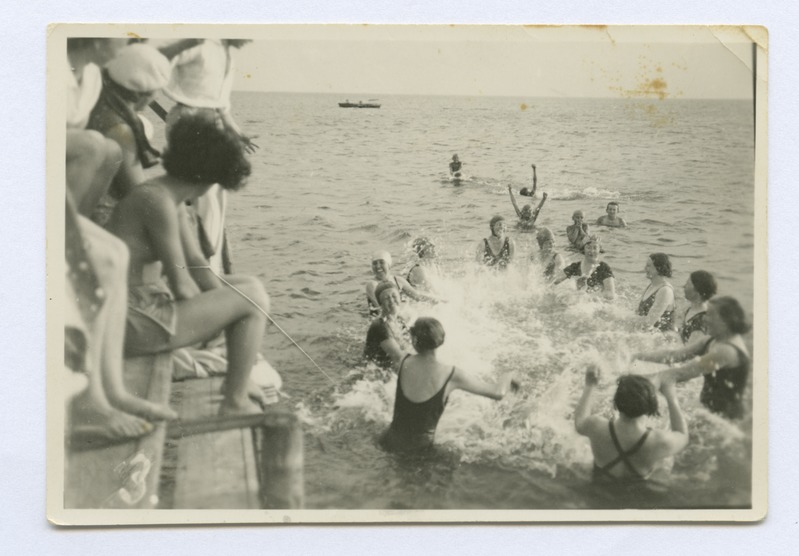 Ernst Idla, Gert Negro liikumisrühm. Naised meres